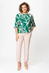 Блузка Swallow 872 изумрудно- зелёный в бежево- молочный принт